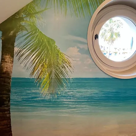 Chic Between The Sea And Palm Trees Apartman *